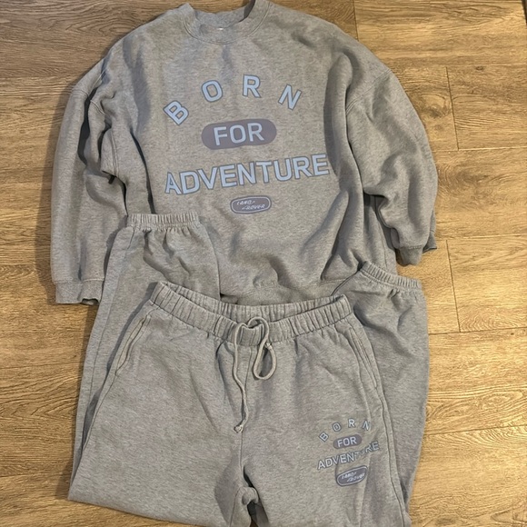Matching Land Rover sweatsuit - Picture 1 of 6